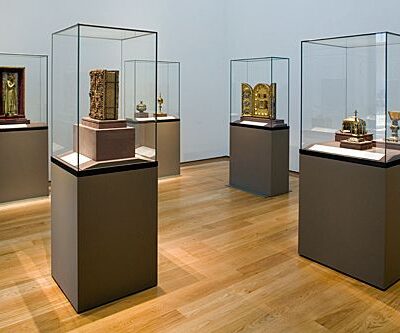 Cultural relic display cabinet  丨museum glass case for sale
