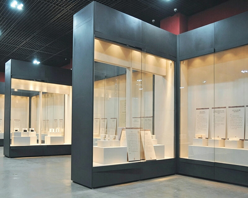 Showcase Custom Museum Display Cabinet Glass Showcase Professional Manufacturer