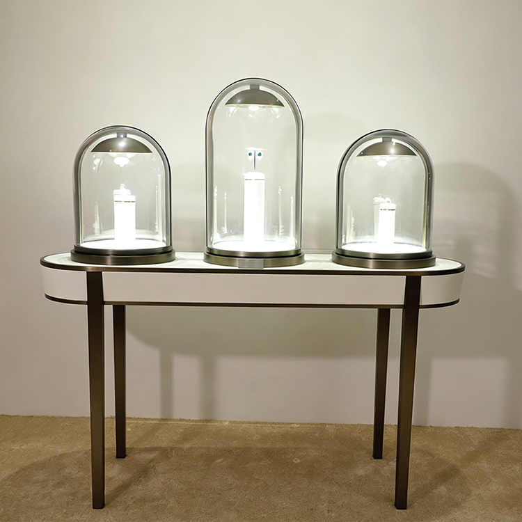 glass display case, luxury jewelry retail store interior with custom glass display case fixture