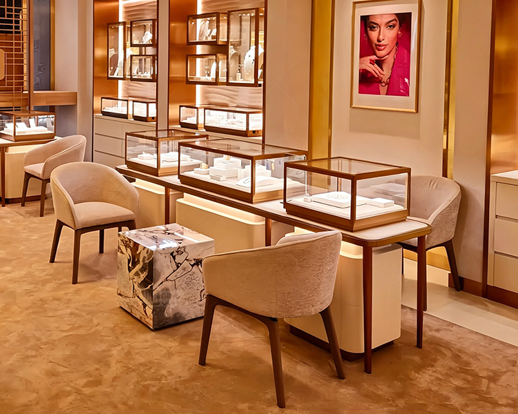 Customized display cases for luxury jewelry and timepieces